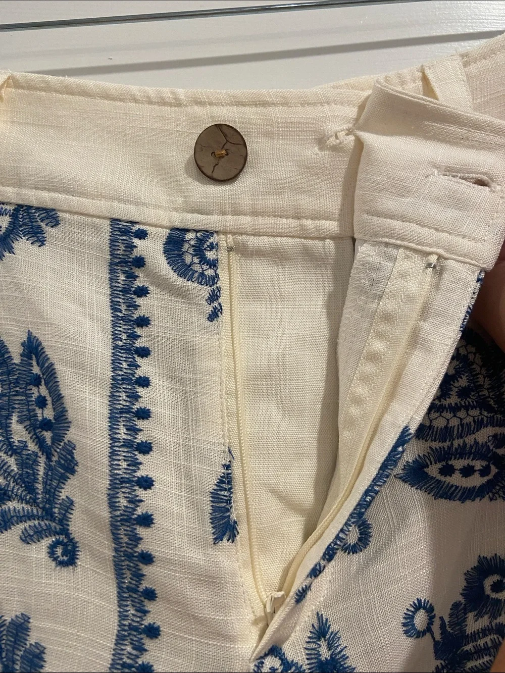 Joie Cream Wide-Leg Printed Ankle Pants with Blue Motif - Picture 3 of 5